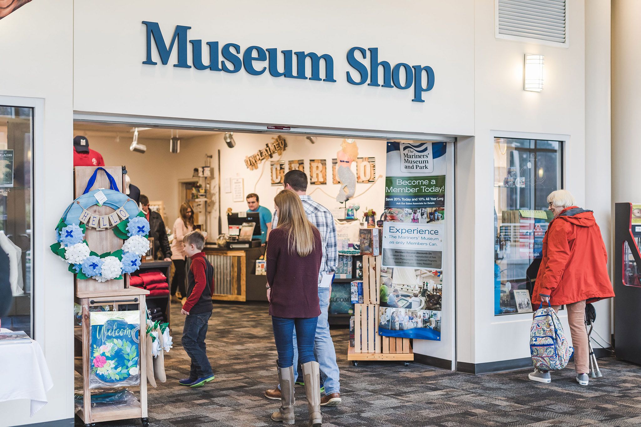 Guests entering the Museum Shop. 