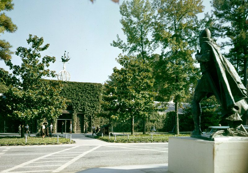 Image of the business entrance of The Mariners’ Museum and Park in the background with the statue of Leifr Eiriksson facing the entrance across a roadway in the foreground.
