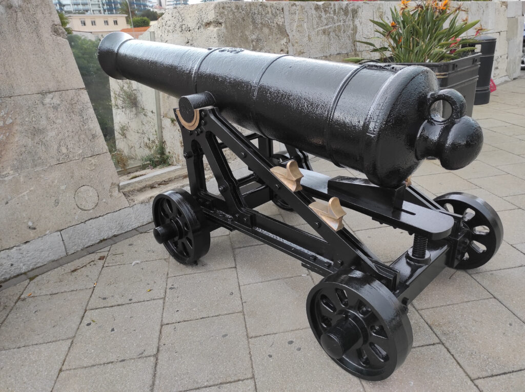 Image of a 32 pound naval shell gun